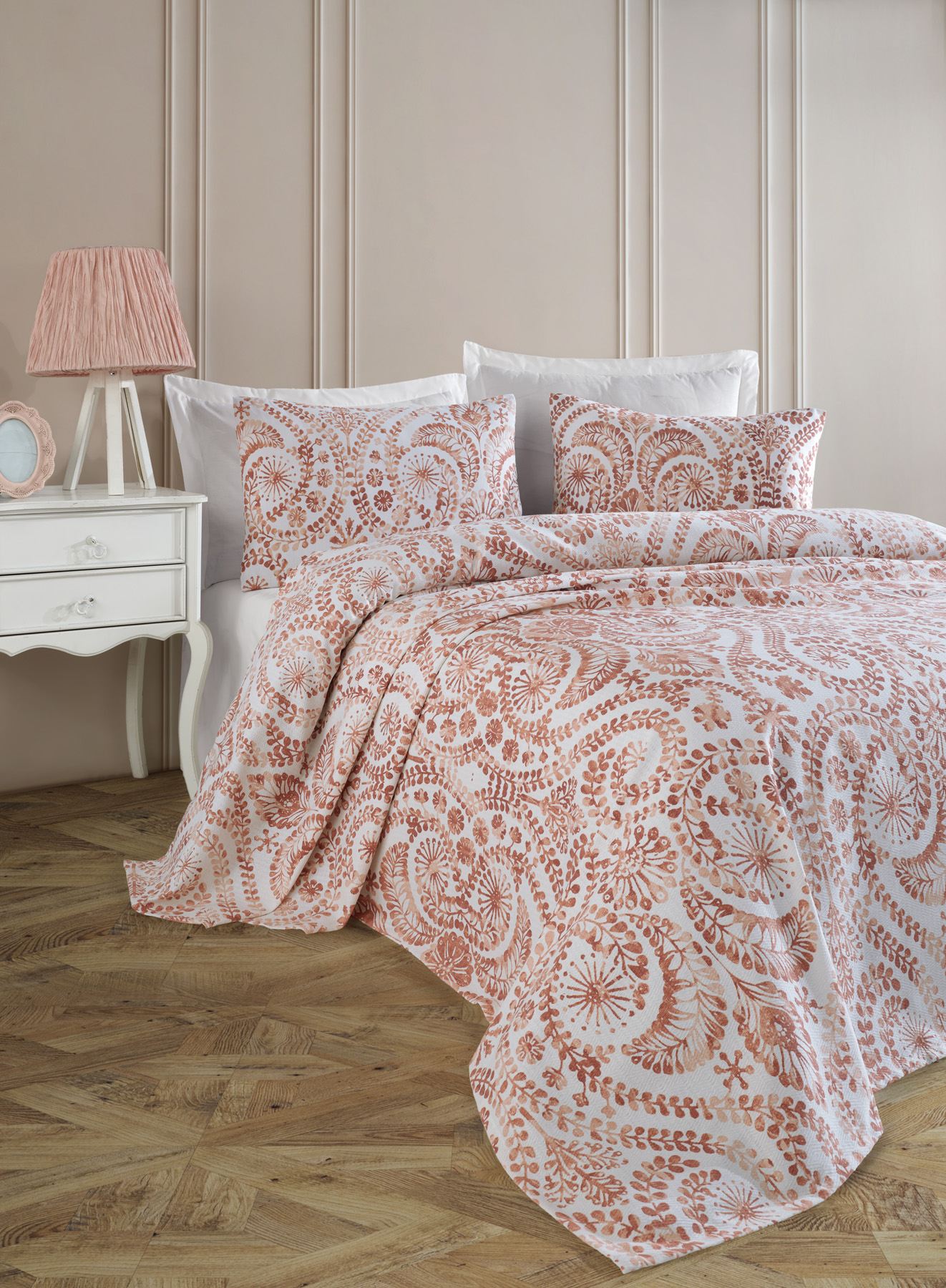 162ELR655320-201.jpg Loop - Tile Red – Единечен сет пике прекривач и навлака за перница - Image 1
