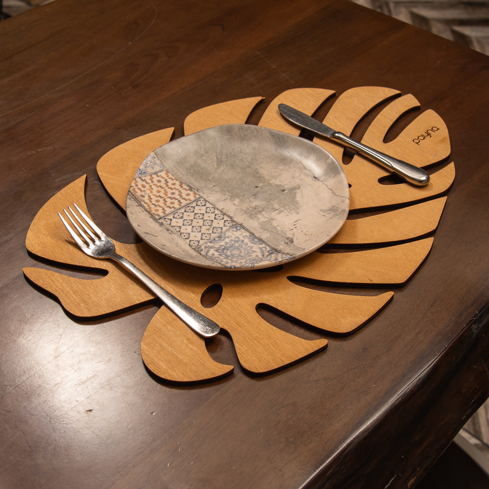 790PYN116120-201.jpg Monstera - Honey – Дрвен сет на подлога за маса (6 парчиња) - Image 1